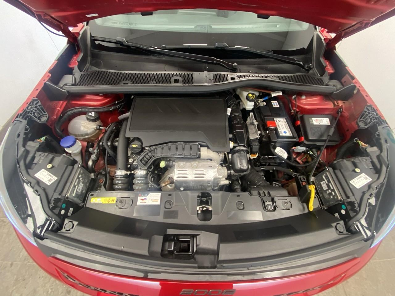 Peugeot 2008 puretech 130 s&s eat8 gt — photo 14
