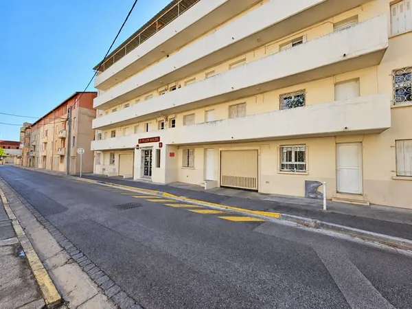 Box fermé à vendre à Toulon