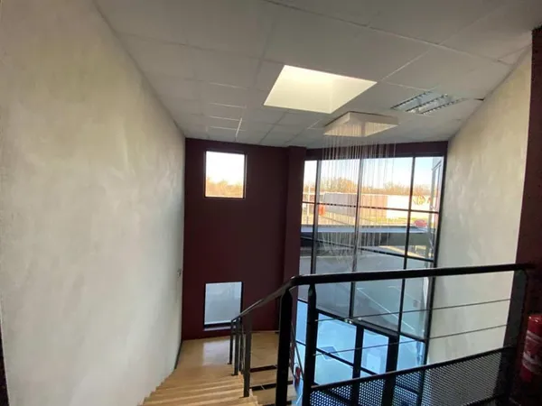 Bureau et espace de travail Location Beauzelle 98m² 1850€
