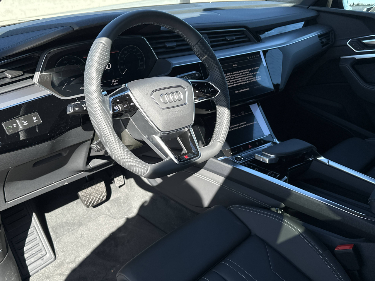 Audi e-tron 55 quattro 408 ch — photo 16