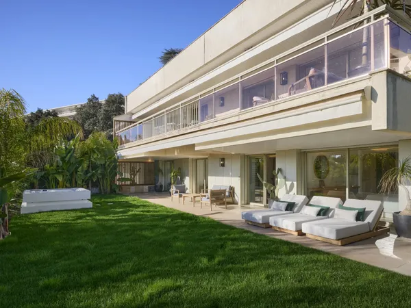 Villa-appartement vue mer à vendre à Cannes Californie (06)