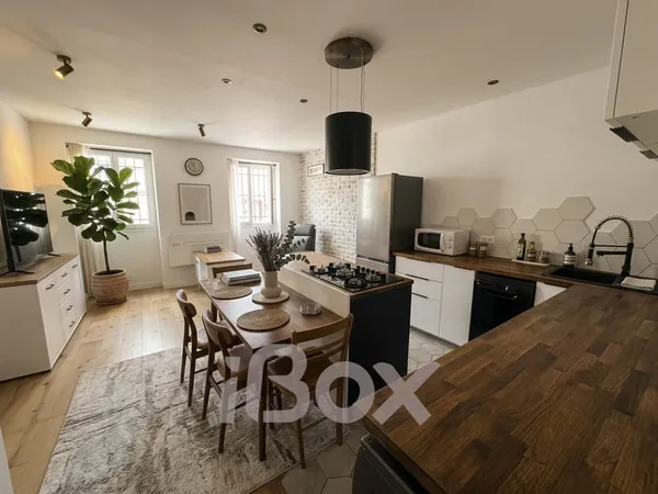CUERS CENTRE VILLE - BEL APPARTEMENT T3 DE 52 M2 AU REZ DE C