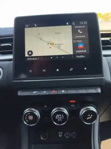 Renault Captur mild hybrid 160 edc — photo 23