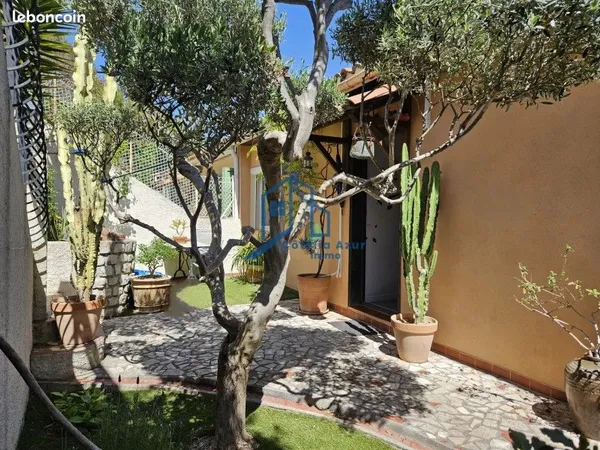 À vendre en exclusivité - Maison lumineuse 3P + 2 pièces avec terrasses, jardin, vue dégagée sur Dra