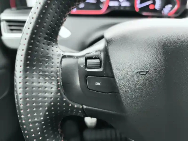 Peugeot 2008 1.2 puretech 110ch s&amp;s bvm5 — photo 15