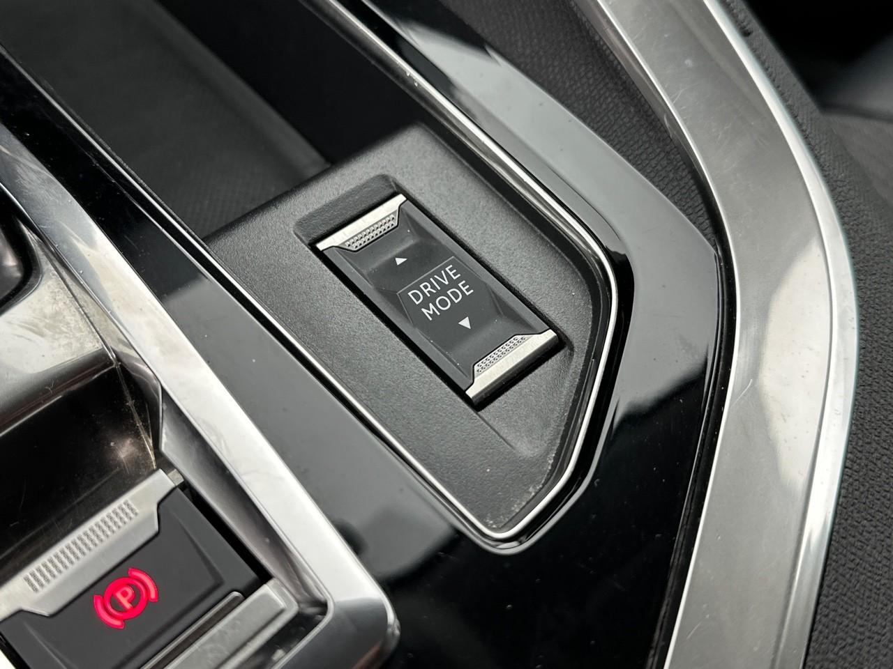 Peugeot 3008 hybrid 225 e-eat8 allure pack — photo 32