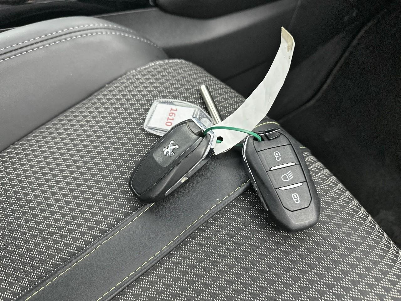 Peugeot 2008 puretech 130 s&s bvm6 gt — photo 34