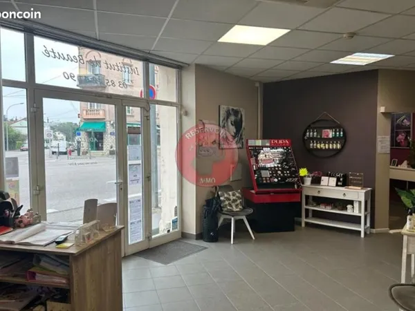 Local commercial 128 m²