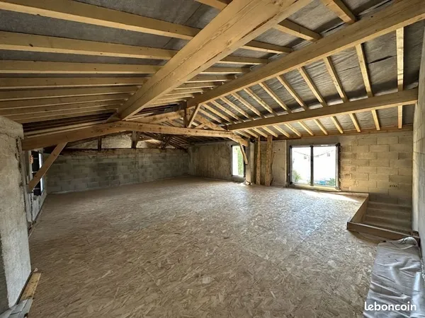 Au Blanchon, Pont d'Ain : Maison de village en plateau viabilisé - Gros oeuvre entièrement neuf