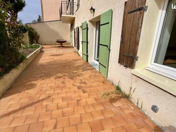 Saclay bourg - T3 entièrement rénové avec grande terrasse