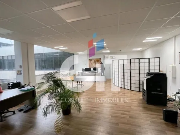 Bureau 108 m²