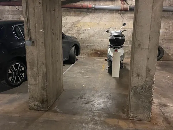 Place parking moto Lodi Baille 13006