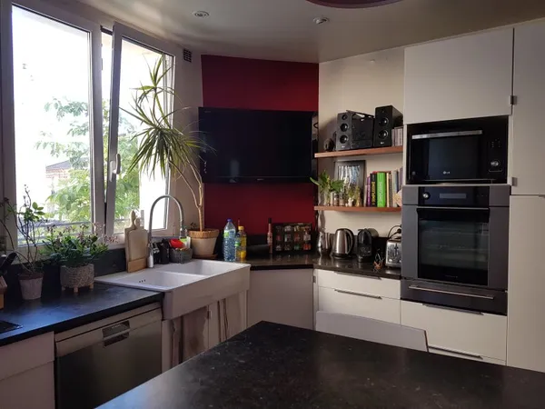 Loue chambre 14m² dans colocation à Suresnes (92) proche T2 Les Coteaux et ligne L