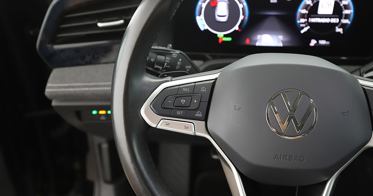 Volkswagen Passat — photo 26