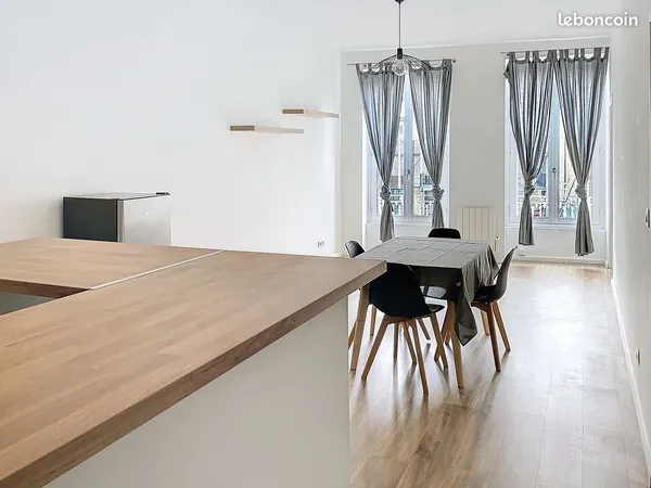 Charmant T2 meublé au premier étage d'une petite copropriété sécurisée entre Saxe Gambetta et Gariba