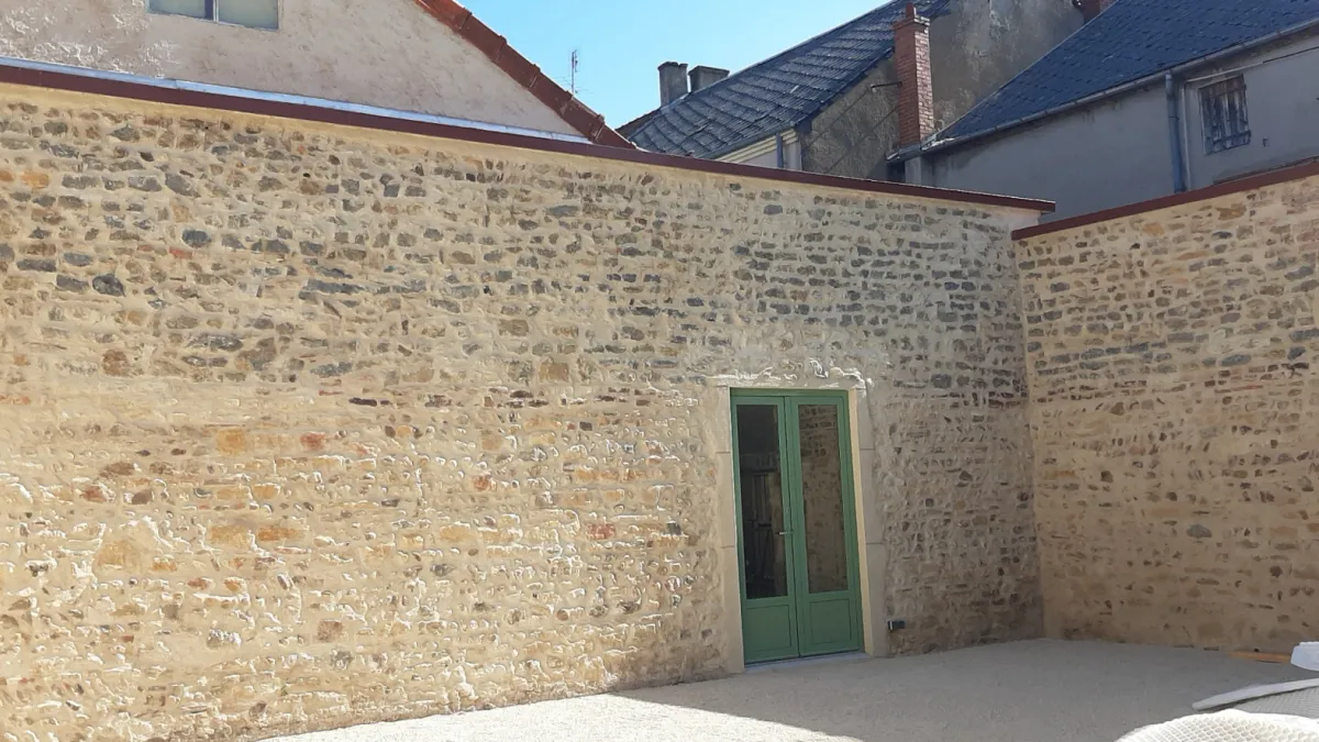 Photo 1