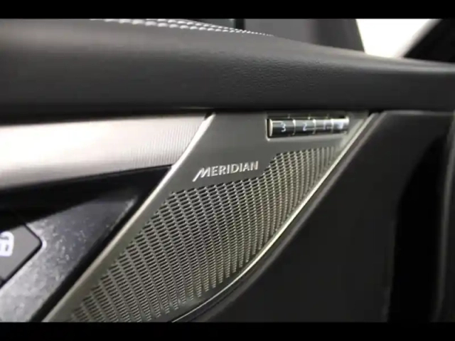 Jaguar F-Pace p400e plug-in-hybrid r-dynamic se bva8 awd — photo 10