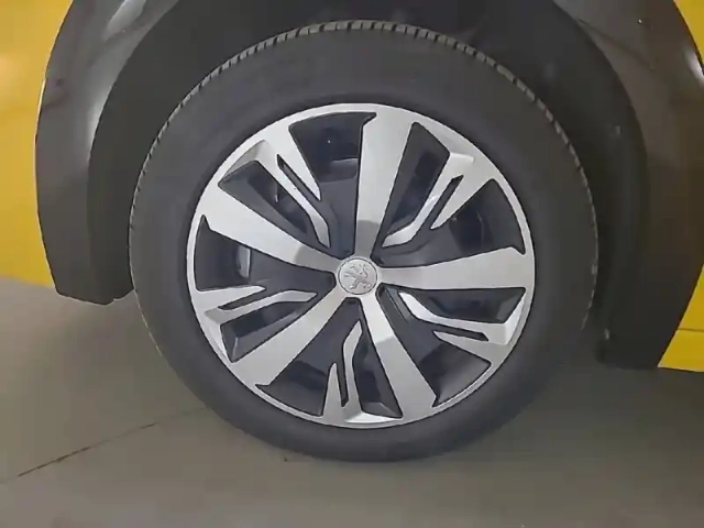 Peugeot 208 electrique 50 kwh 136ch — photo 38