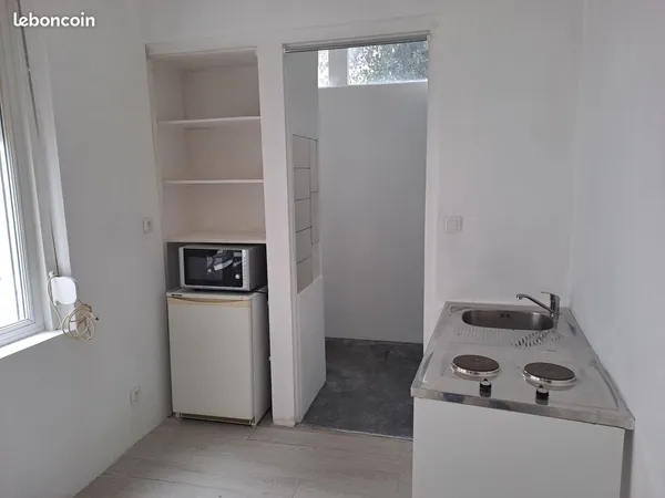 Loue studio meublé