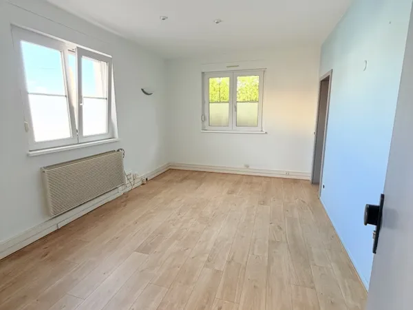 Local commercial 1 pièce 122 m²