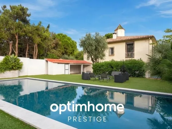 Maison de 14 pièces de 400 m² à Agde