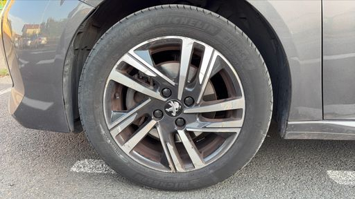 Peugeot 208 1.2 PureTech 100 - Allure – 2022 – 90069 km – Essence – Boîte Manuelle — photo 9