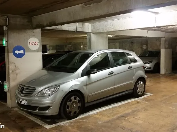 Parking sécurisé - 42 rue de l'Aqueduc - Louis Blanc / Gare du Nord - accès 24h/24