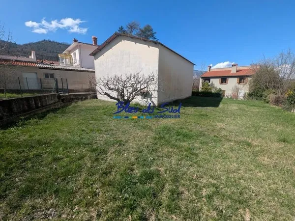 HANGAR AVEC JARDIN TRANSFORMABLE EN HABITATION