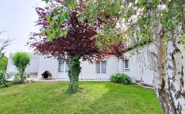 Vends maison familiale avec piscine