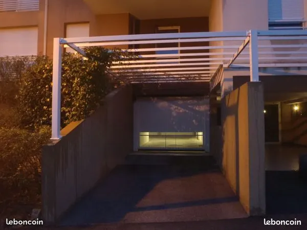 Garage spacieux 15m2 sécurisé quartier Châteaubriand