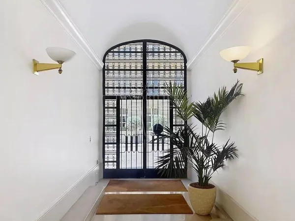 Local 7 pièces 155 m²