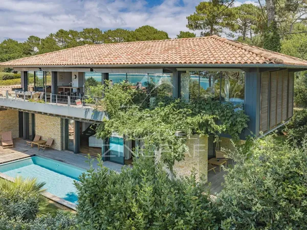 Maison 7 pièces 240 m²