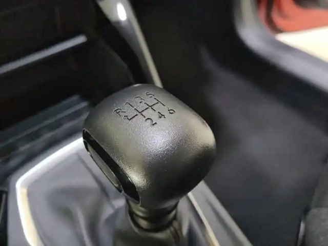 Peugeot 208 puretech 100 s&amp;s bvm6 — photo 68