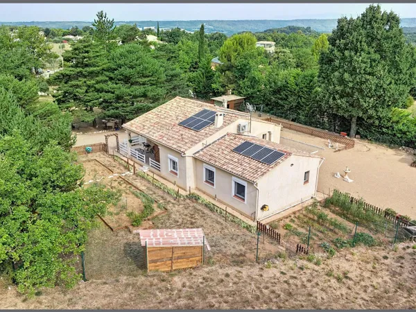 Villa de 110m² sur 3350m² de terrain clos