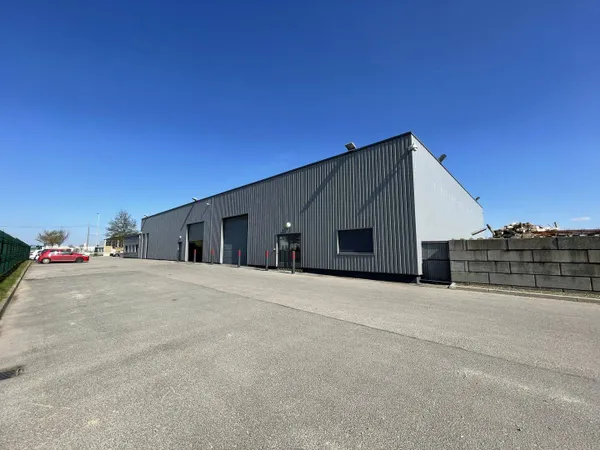 Local d'activité 1100 m²