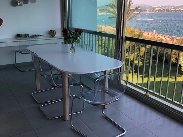Appartement 2 chambres avec vue exceptionnelle sur la baie de cannes