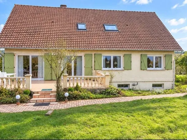 Maison individuelle 5 chambres - sous sol total - Jardin de 2400 m²