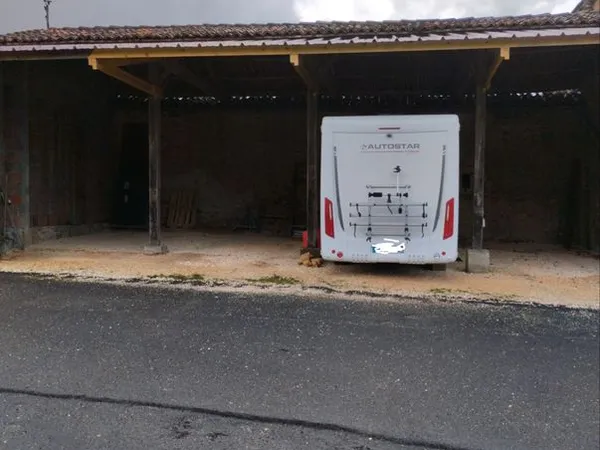Parking abrité pour camping car