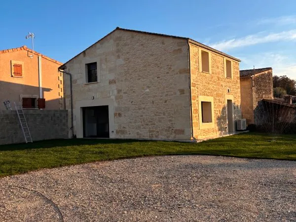 Maison en pierre 99 m² entièrement rénovée - 3 chambres - Peujard