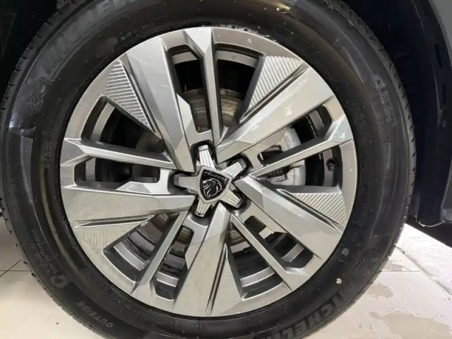 Peugeot 3008 hybrid 145 e-dcs6 — photo 10