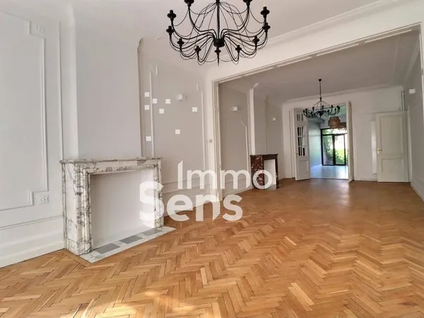 Maison 7 pièces 256 m²