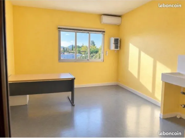 Local commercial 66m2 Emplacement premium La Crau