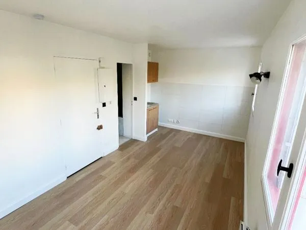 🏡 Studio rénové non meublé - Proche gare de Nantes