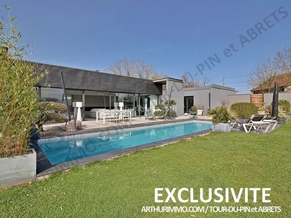 Maison 6 pièces 222 m²