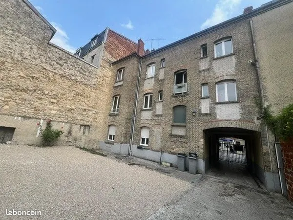 Local 68 m² Reims