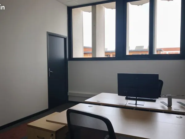 Bureau et espace de travail Location Roanne  17m² 497€