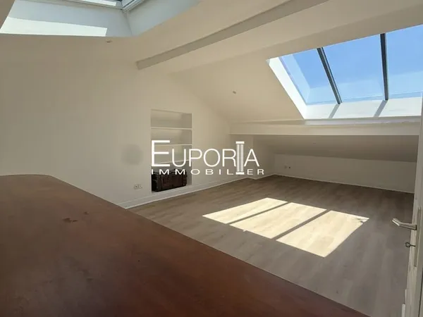 STUDIO 35,66 M² CARREZ - 55 M² AU SOL - REFAIT À NEUF -