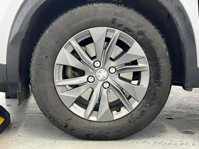 Peugeot 2008 e- 136ch active pack — photo 5