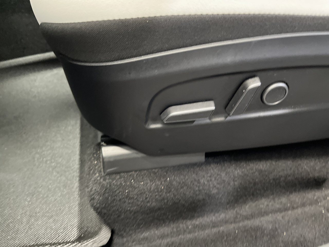 Tesla Model Y — photo 43