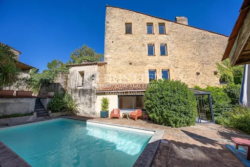 Maison 7 pièces 270 m²